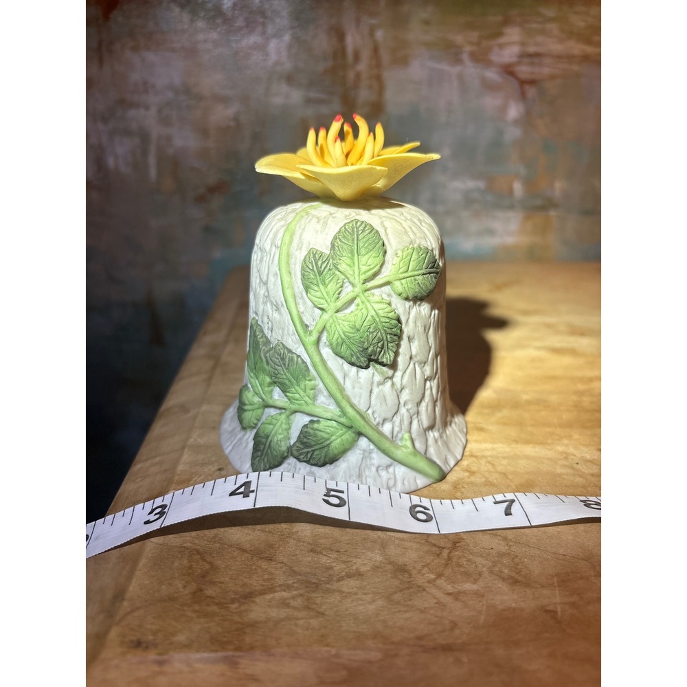 Vintage 1983‎ Aldon Fine Porcelain Flower Dinner Bell Yellow Green White 4 Inch